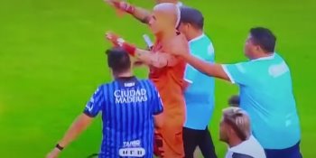 Portero de Querétaro pidió al árbitro detener el partido pero fue ignorado