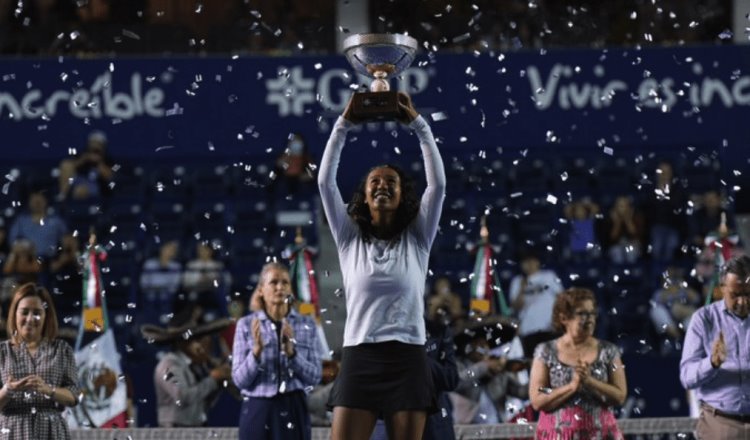 Leylah Fernández se lleva el Abierto de Tenis de Monterrey