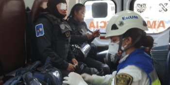 Con picahielo, hieren a mujer policía durante marcha del 8M en CDMX