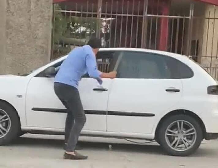 Taxista apalea automóvil … en Comalcalco