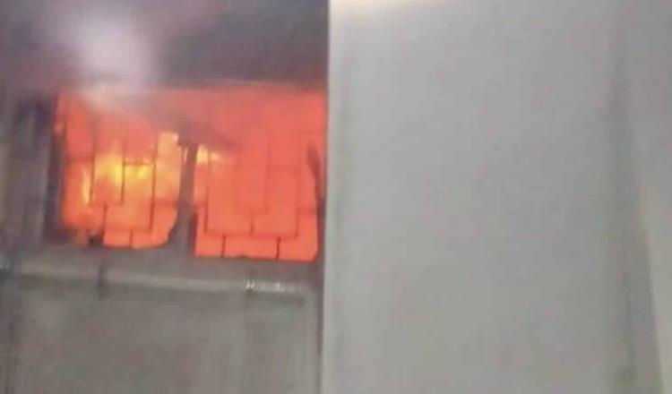 Vivienda arde en llamas en Villahermosa