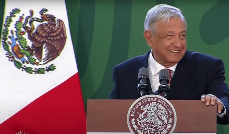 Se mofa AMLO de Chumel y quienes auguraron que el AIFA no se “concluiría nunca”