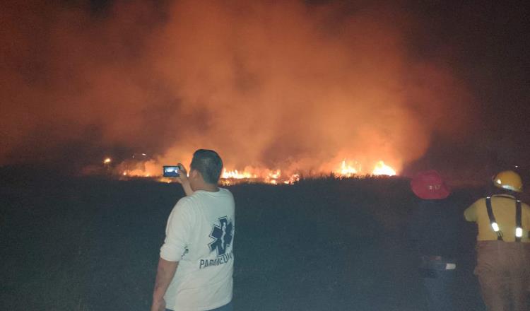 Se incendia pastizal en Ixtacomitán; sofocan incendio con 15 mil litros de agua