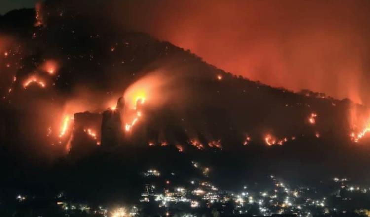 Se incendia cerro de Tepoztlán; hoy continuarán trabajos para sofocar el siniestro