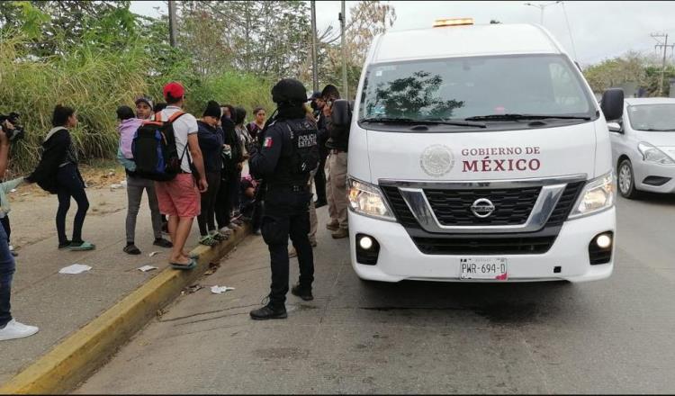 Aseguran en Coatzacoalcos a migrantes que protestaron frente a Palacio de Gobierno en Tabasco