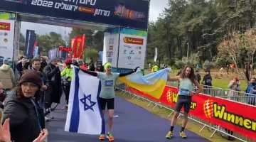 Ucraniana gana Maratón de Jerusalén mientras su esposo combate en el ejército contra Rusia