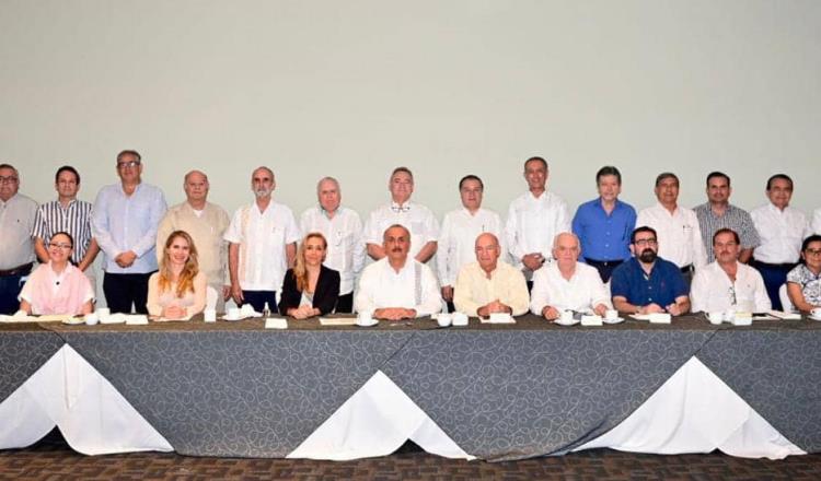 Pacta Merino con empresarios consolidar proyectos en energía, conectividad y turismo