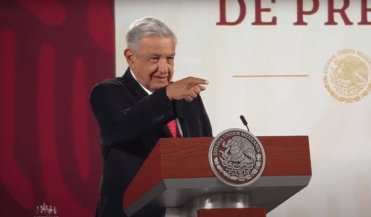 No soy corrupto, Loret y Claudio X. González piensan que soy como ellos: AMLO