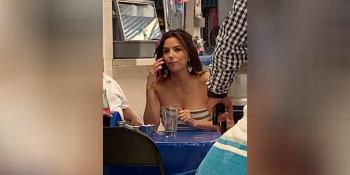 Eva Longoria es captada en el Mercado de Santiago en Mérida