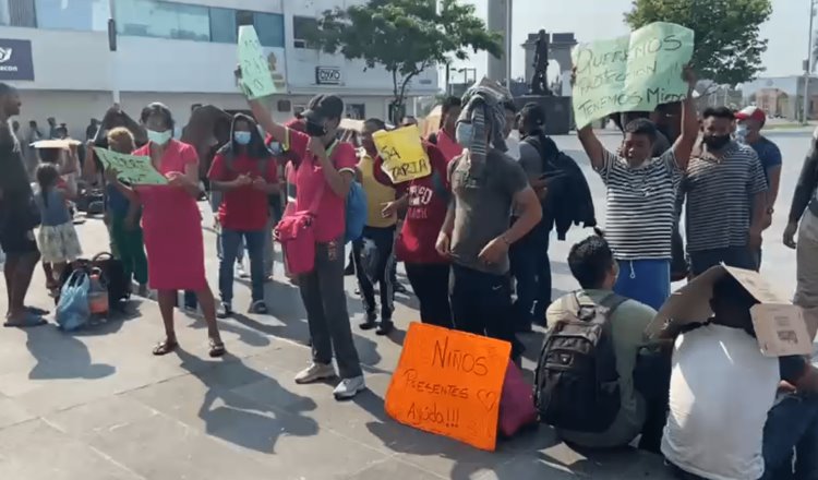 Con bloqueo exigen migrantes visas humanitarias en Tabasco