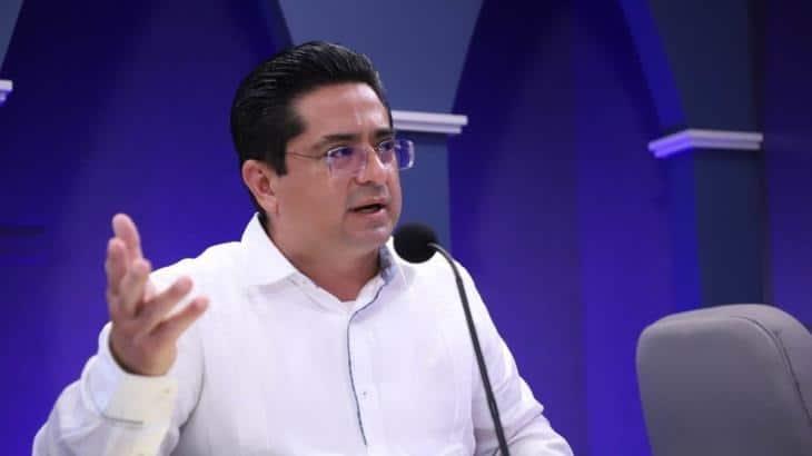 Dejan fuera a Ricardo León Caraveo del proceso para comisionado del INAI
