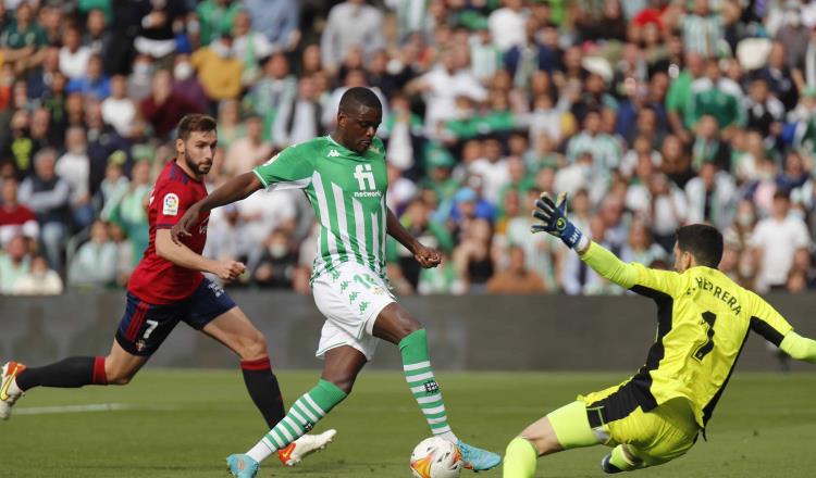 El Real Betis goleó 4-1 al Osasuna, Guardado tuvo 10 minutos de acción