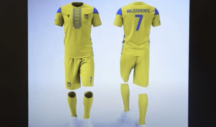 Equipo de futbol de Croacia viste los colores de Ucrania