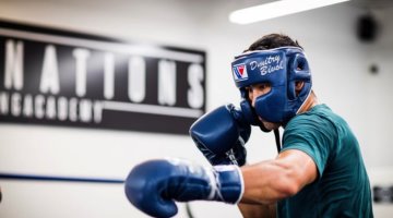 Dmitry Bivol ya tiene ´estrategia´ para vencer al "Canelo"