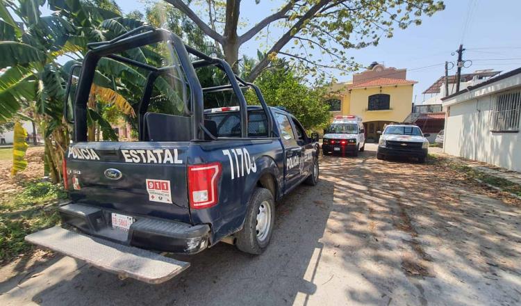 Mujer amenaza con aventarse desde el techo de su casa en Lagunas