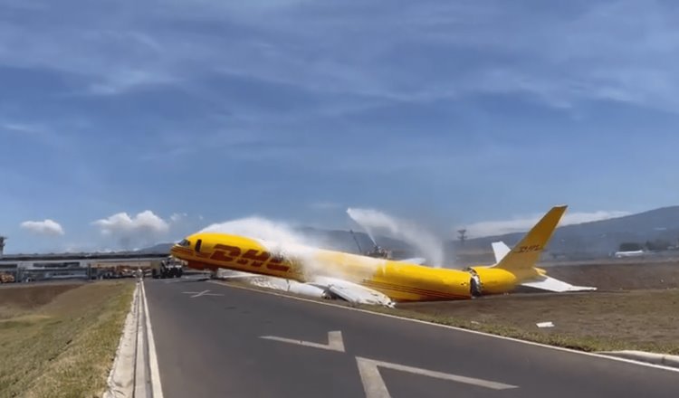 Avión de DHL se parte en dos durante aterrizaje en aeropuerto de Costa Rica