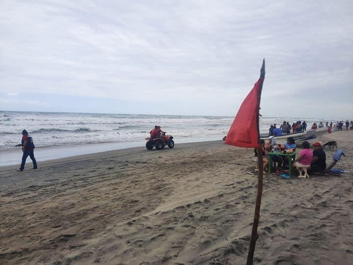 Colocan bandera roja en playas de Paraíso por intenso oleaje