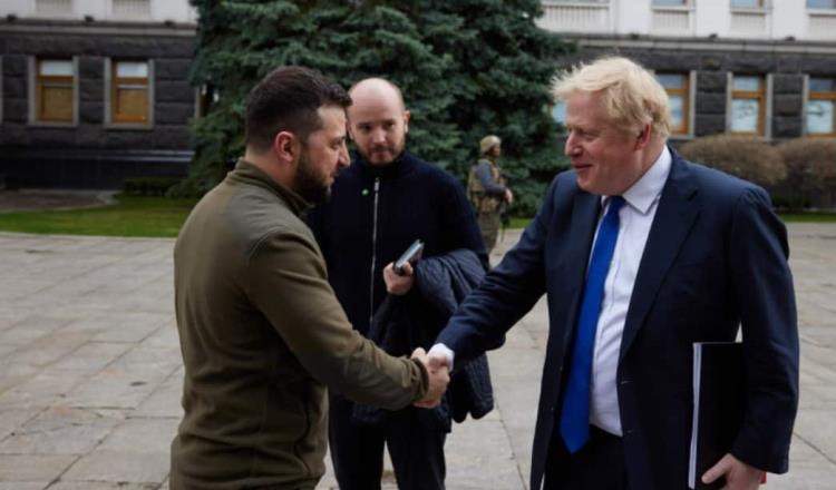 Boris Johnson viaja a Ucrania para presentar un nuevo paquete de ayuda financiera y militar