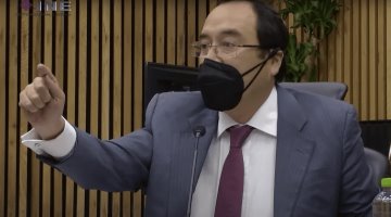 Revira Ciro Murayama a Mario Llergo; le recuerda su pasado priista