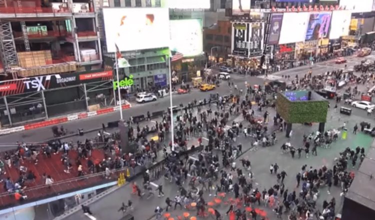 Explosión en una alcantarilla de Times Square provoca pánico entre los visitantes