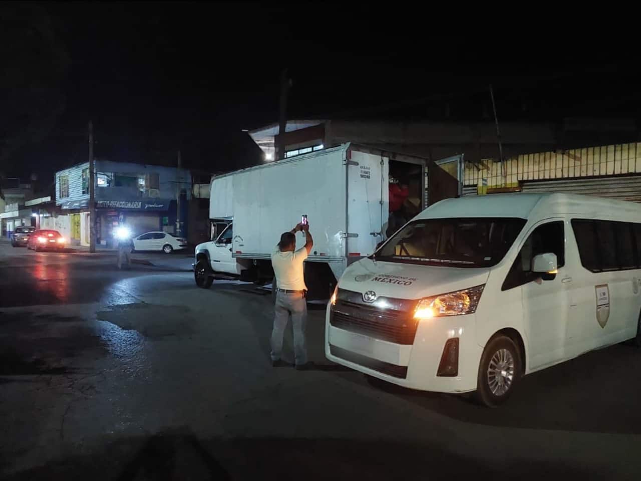 Rescatan en Oaxaca a 72 migrantes hacinados dentro de un vehículo de carga