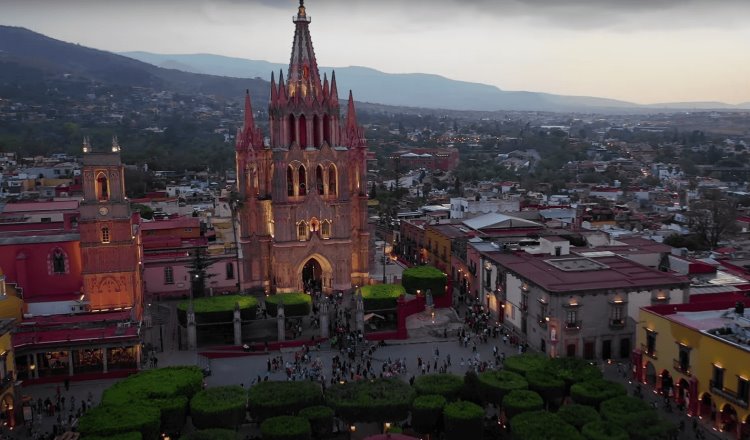 Denuncian a red de señoras que ‘alquilan’ niños para pedir dinero en San Miguel de Allende