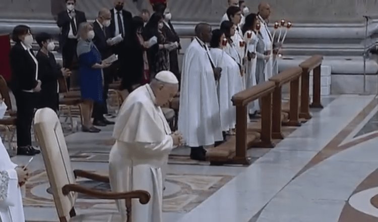 Por dolor en la rodilla Papa Francisco no preside Misa de la Vigilia Pascual