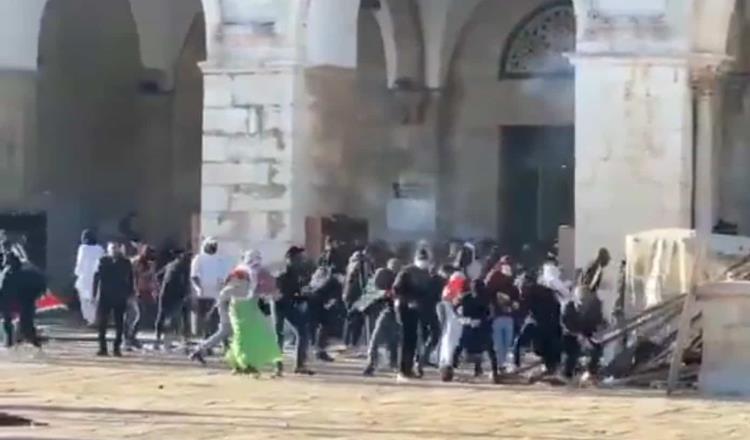 Enfrentamiento entre policías en Jerusalén y palestinos deja 152 heridos