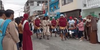 Resaltan participación de feligreses católicos durante Viacrucis vivientes