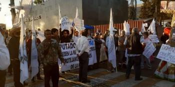 Simpatizantes de AMLO se plantan a las afueras de San Lázaro en apoyo a la Reforma Eléctrica