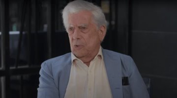 Mario Vargas Llosa es ingresado al hospital por complicaciones del COVID-19 