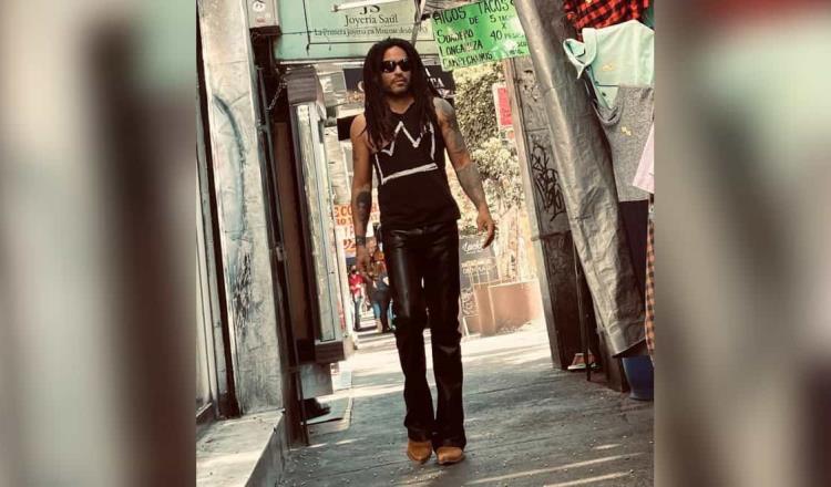 Lenny Kravitz está en México, se pasea por calles de Mixcoac