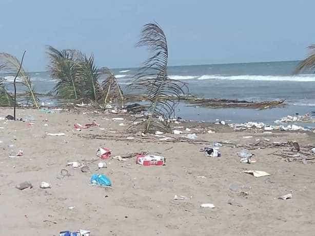 Justifica Ayuntamiento de Centla que fue “incontrolable” visita de turistas, tras basura en las playas