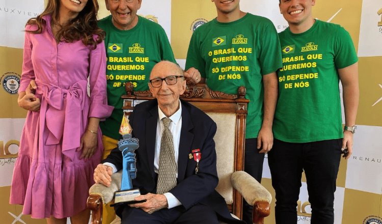 Brasileño rompe récord Guinness al cumplir 84 años trabajando en la misma empresa
