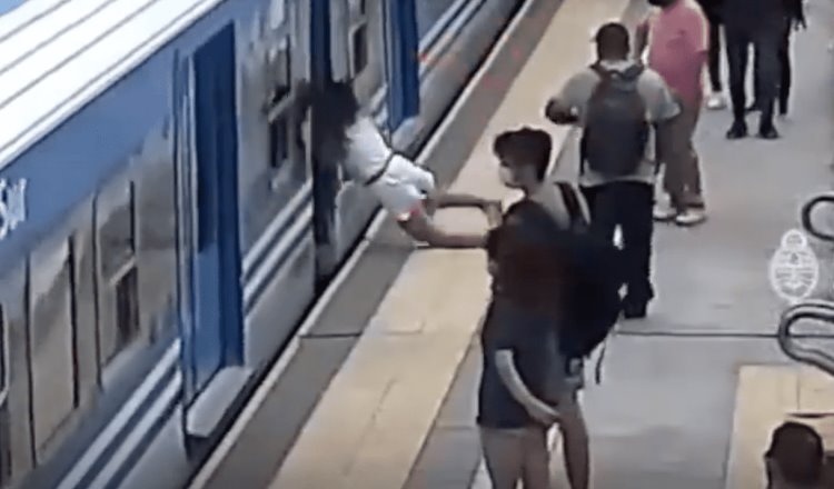 Mujer en Argentina cae debajo de un tren en movimiento… y sobrevive