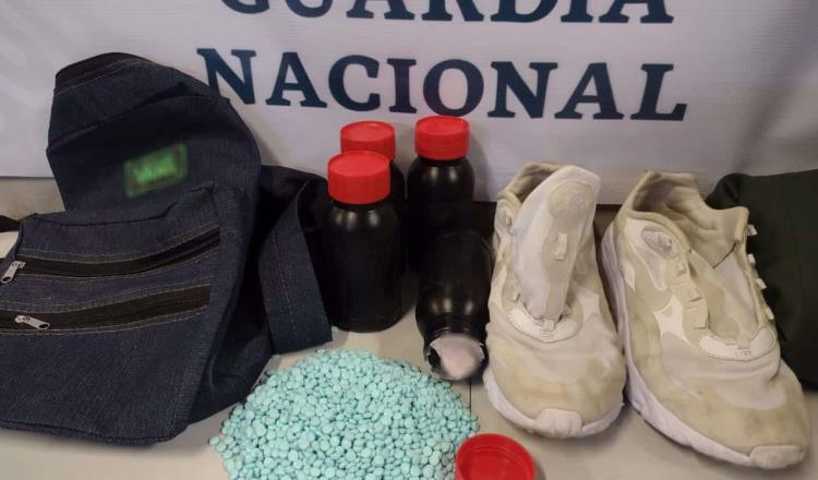 Encuentran mochila con 10 mil pastillas de fentanilo, en Querétaro