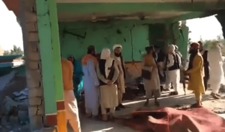 Explosión en mezquita de Afganistán deja 33 personas muertas