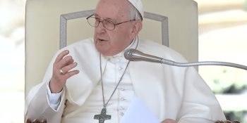 Tras invasión a Ucrania, Papa Francisco pide reunión con Putin... pero aún no ha tenido respuesta