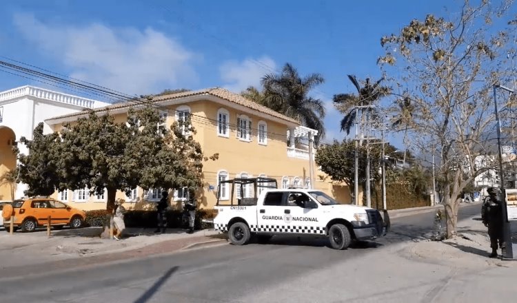 Se registra balacera en zona exclusiva de Puerto Vallarta; reportan varios detenidos y una persona herida