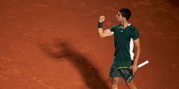 Carlos Alcaraz derrota a Tsitsipas y va por primer torneo ATP como local