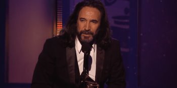 "El Buki" es nombrado Persona del Año 2022 en los Latin Grammy