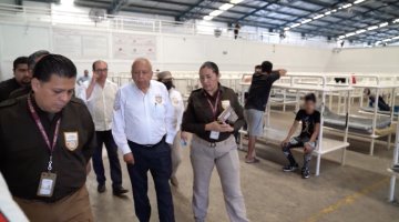 Tras motín, visita comisionado del INM instalaciones en Villahermosa
