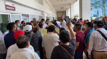 Protestan en el Ayuntamiento de Centro contra designación de delegados municipales