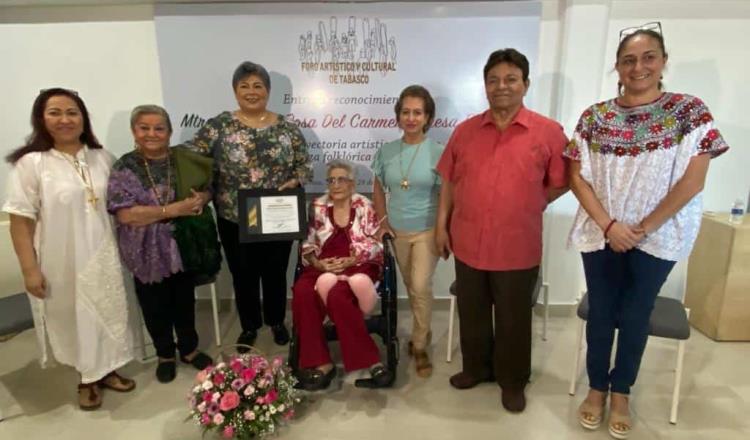 Reconocen a Rosa del Carmen Dehesa Rosado por su trayectoria en la danza folklórica