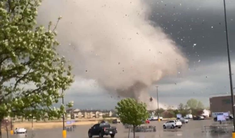 Declaran estado de emergencia en Kansas por paso de tornado