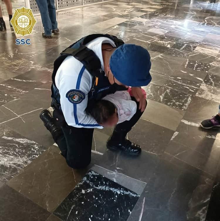 Policías salvan a bebé que no podía respirar, en el metro Pantitlán de la CDMX