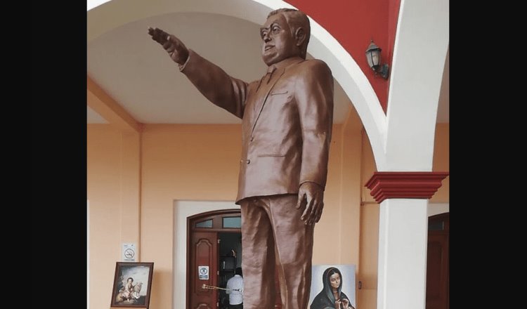 Colocan en Zinacatepec estatua en honor al gobernador de Puebla, Miguel Barbosa