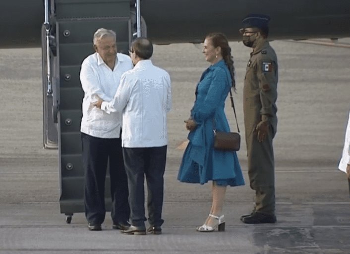 AMLO aterriza en Cuba para su encuentro con Díaz-Canel 