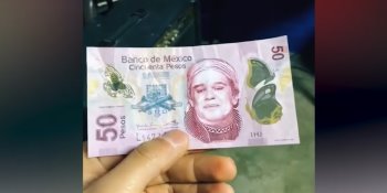 Joven recibe billete de 50 pesos con la cara de Juan Gabriel