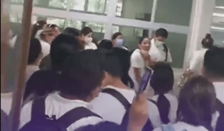 Protestan estudiantes de la UJAT por falta de acondicionamiento a clínicas odontológicas